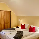 Schlosspension Affittacamere 3*